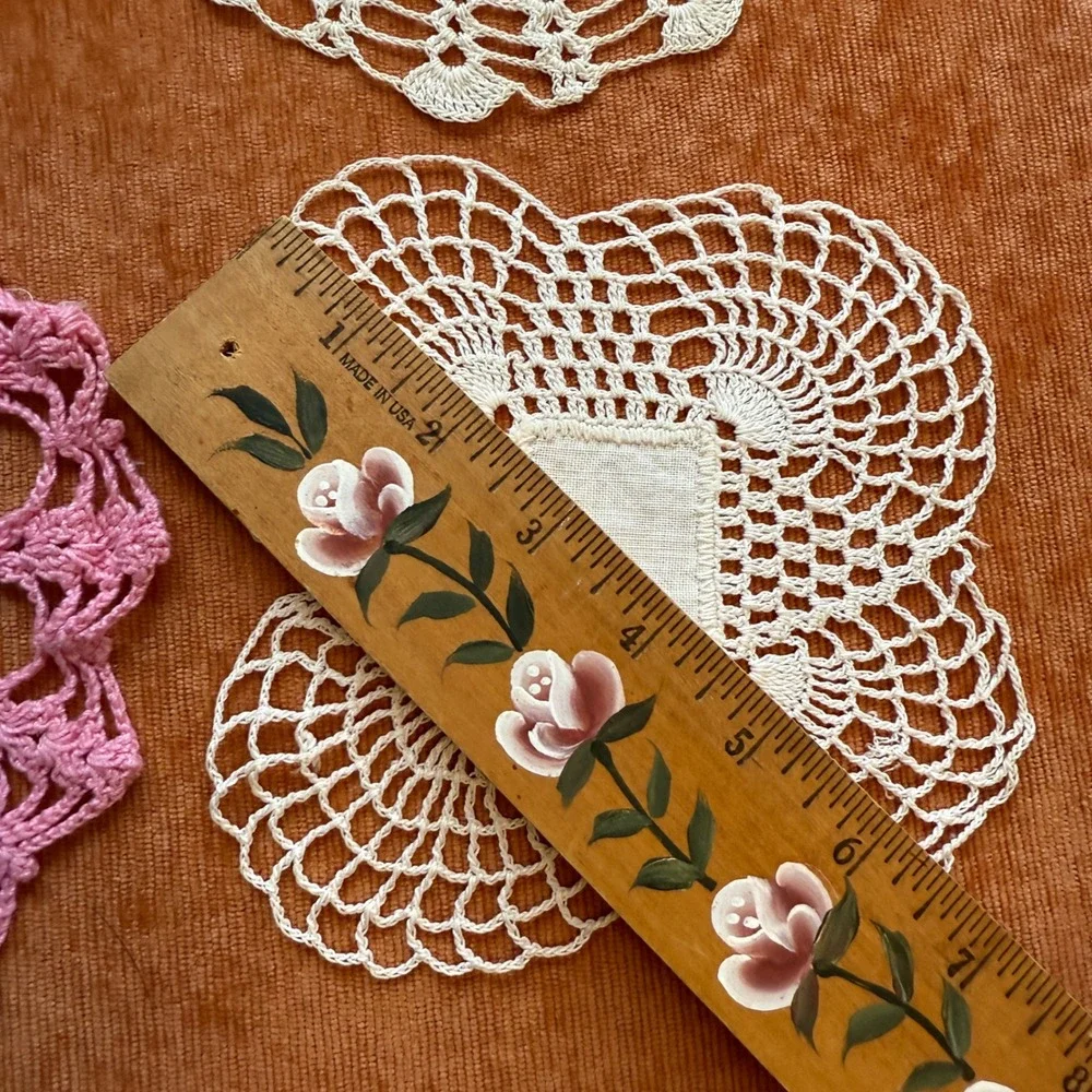 Set of 4 Vintage Crochet‎ Doilies Pink White Floral Table Decor